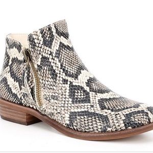 NWOT Gianni Bini Snake Print Leather Booties